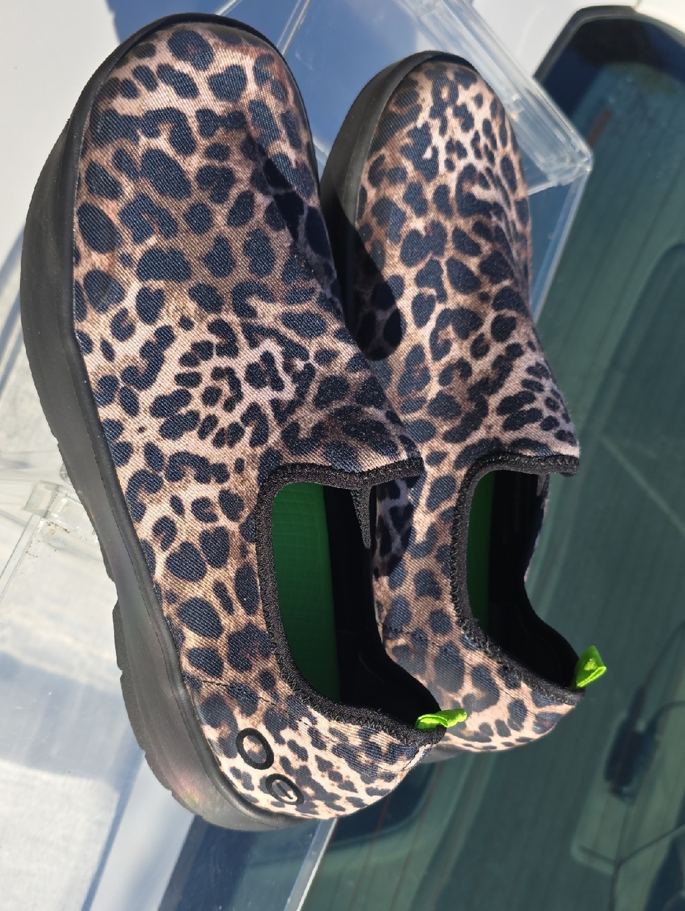 OOFOS OOmg eeZee Leopard Print Women’s Size W11 Recovery Slip-Ons OOfoam
